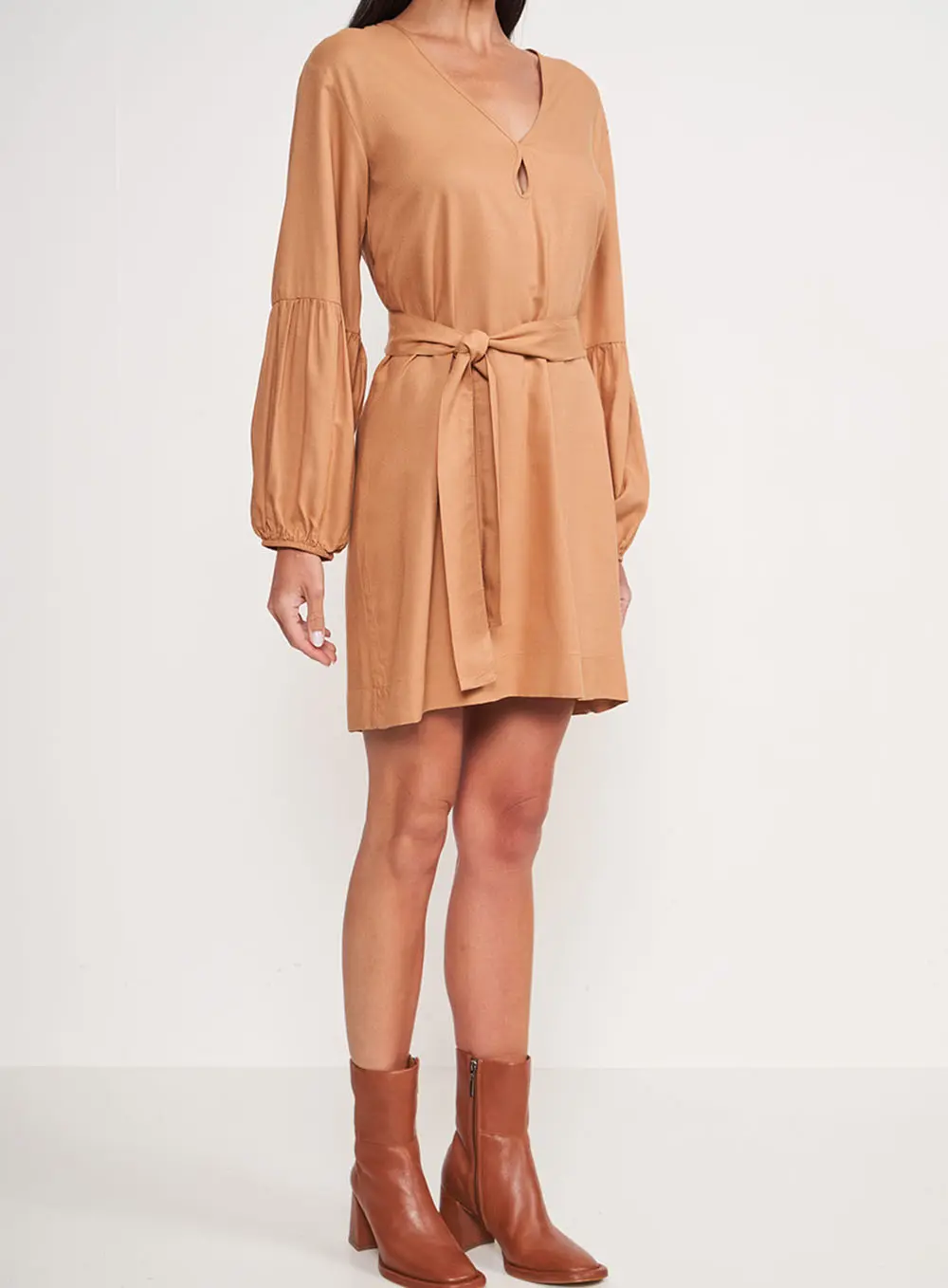 Vestido Curto Com Amarração Marrom Delle