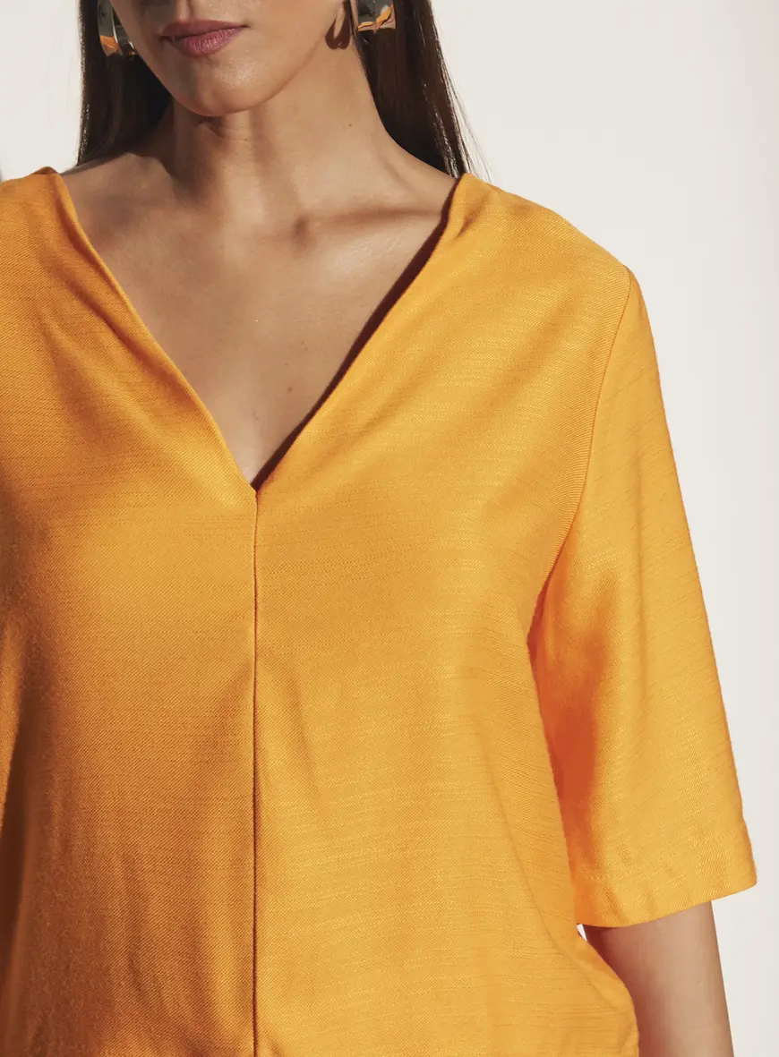 Camiseta Ampla Decote V Laranja 3