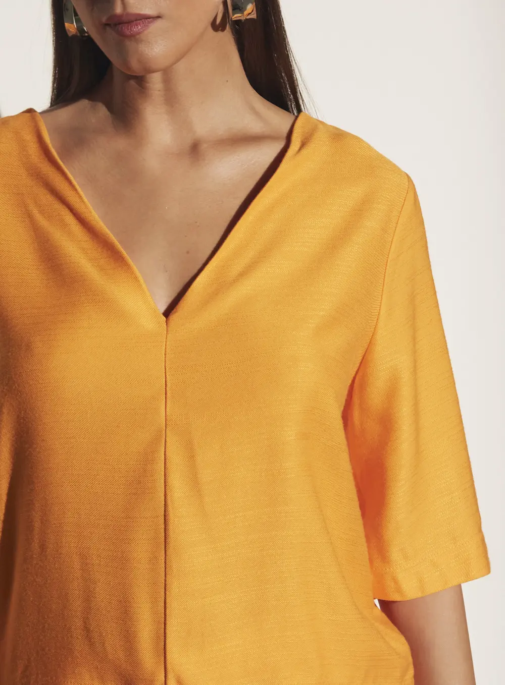 Camiseta Ampla Decote V Laranja 3