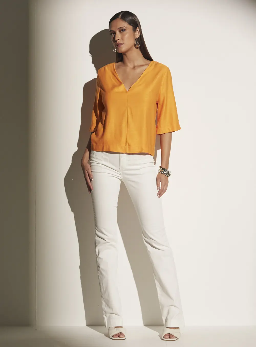 Camiseta Ampla Decote V Laranja 4