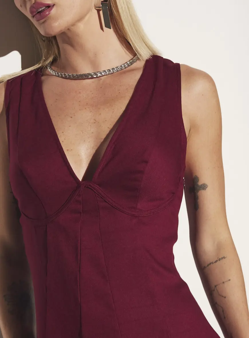 Vestido Decote V Com Recortes Bordô Bloodstone 3