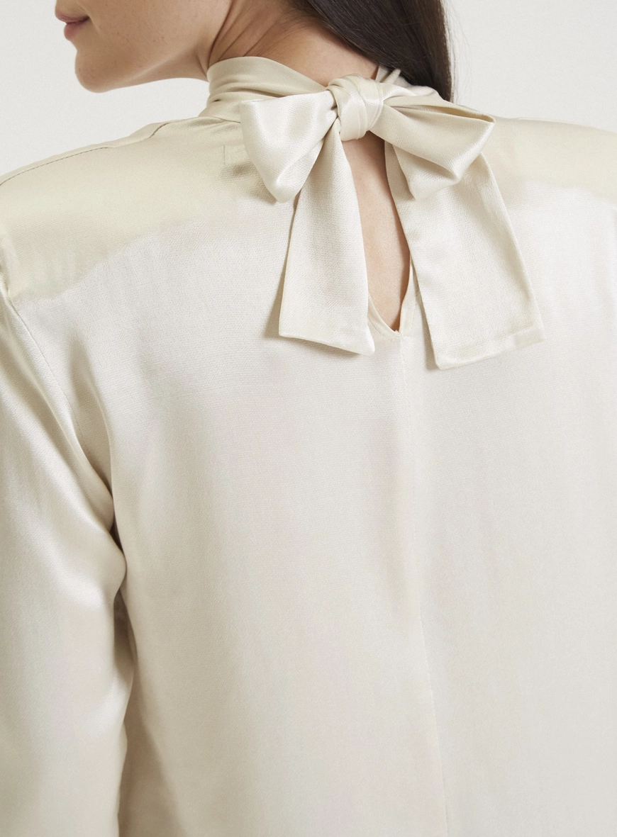 Blusa Acetinada Forum Bege