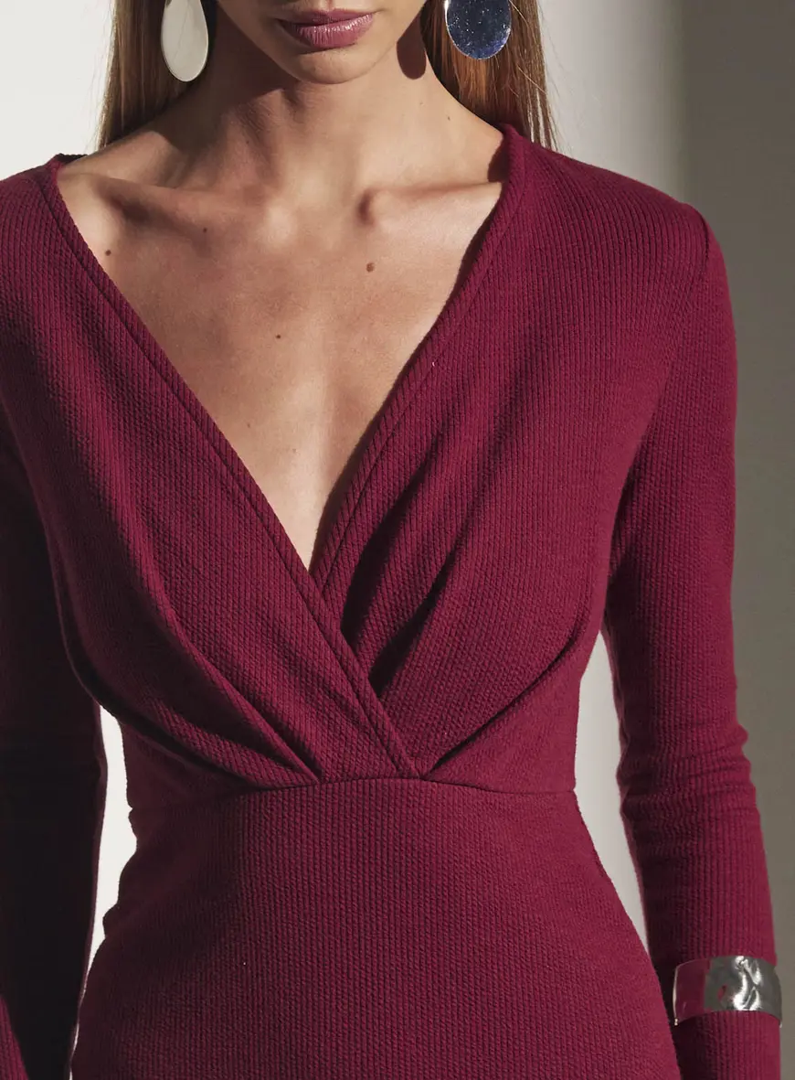 Vestido Canelado Decote V Bordô Bloodstone 3