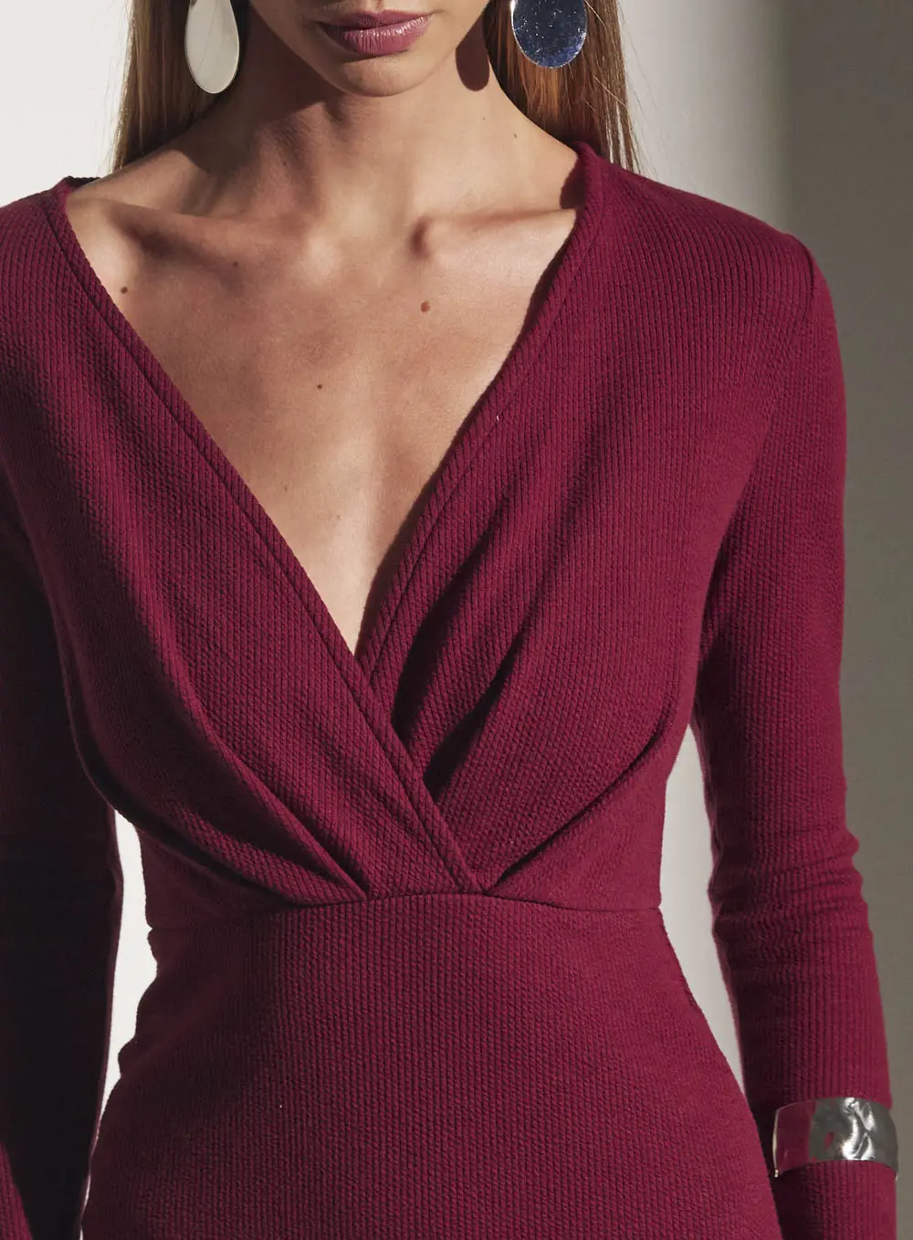 Vestido Canelado Decote V Bordô Bloodstone 3