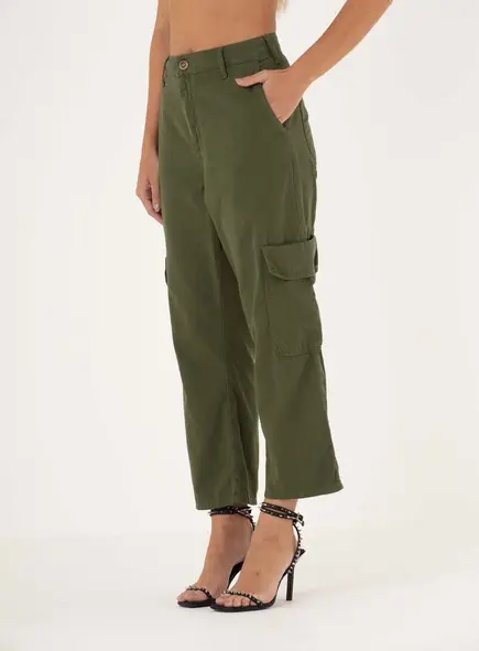 Calça Sarja Com Bolsos Carol