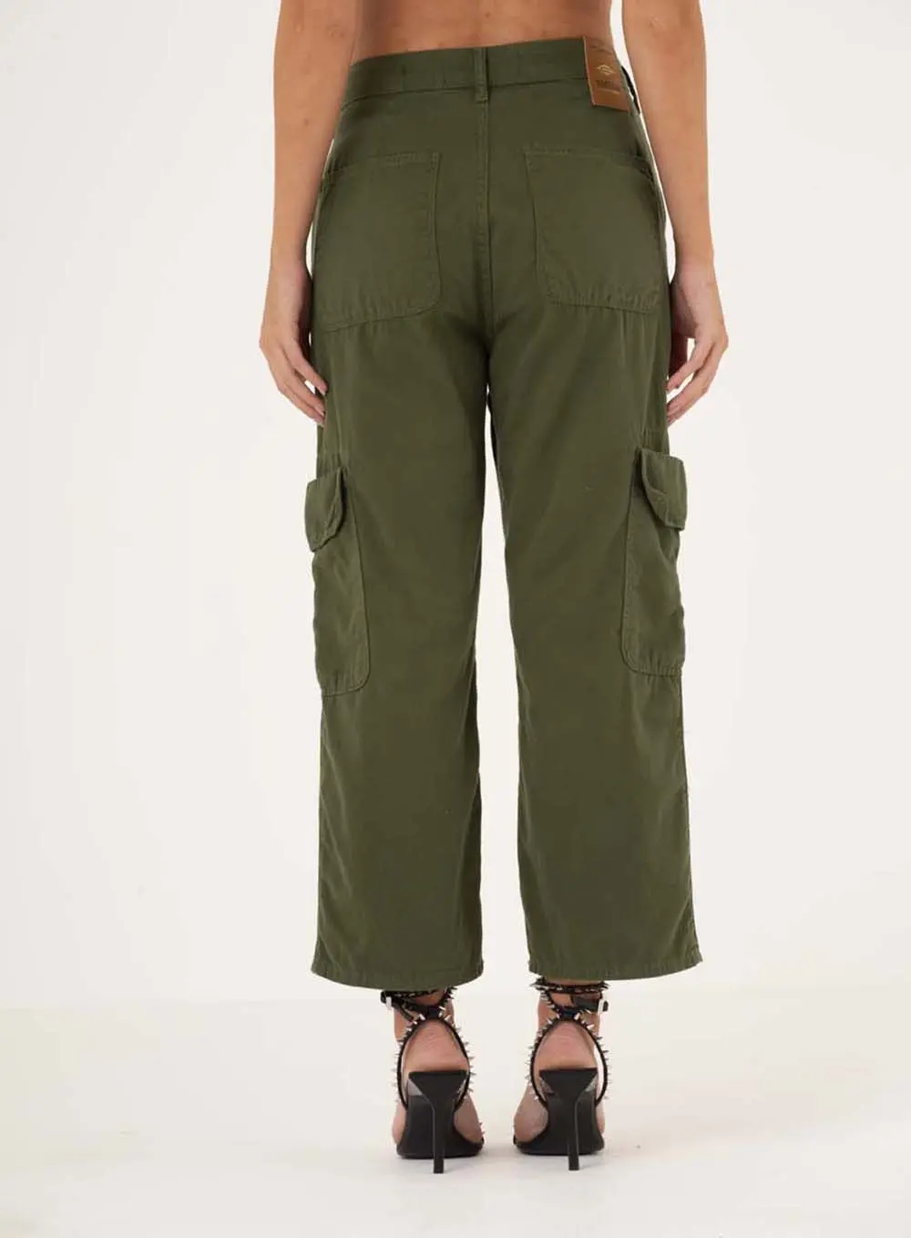 Calça Sarja Com Bolsos Carol Verde Livas 2