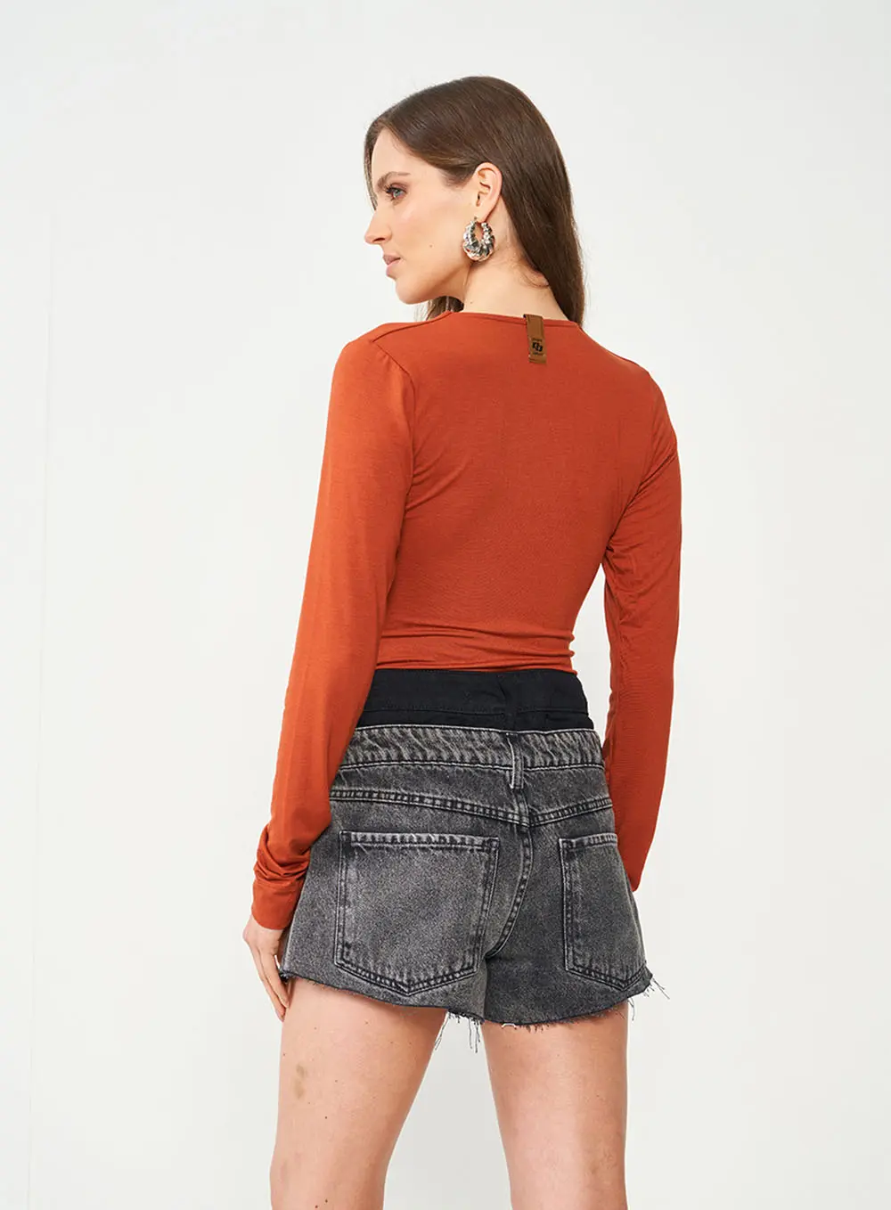 Blusa Gola V Manga Longa Marrom
