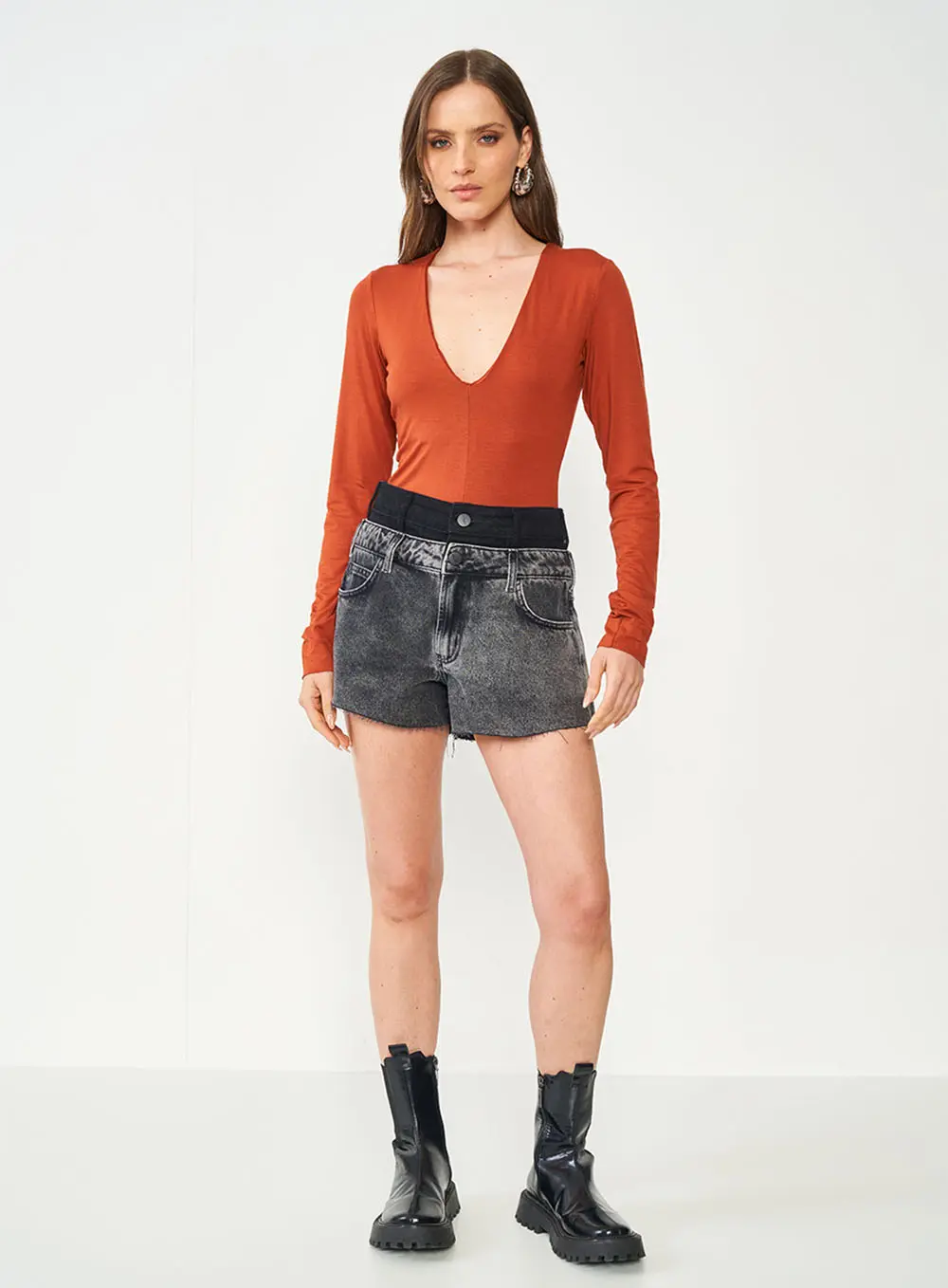 Blusa Gola V Manga Longa Marrom