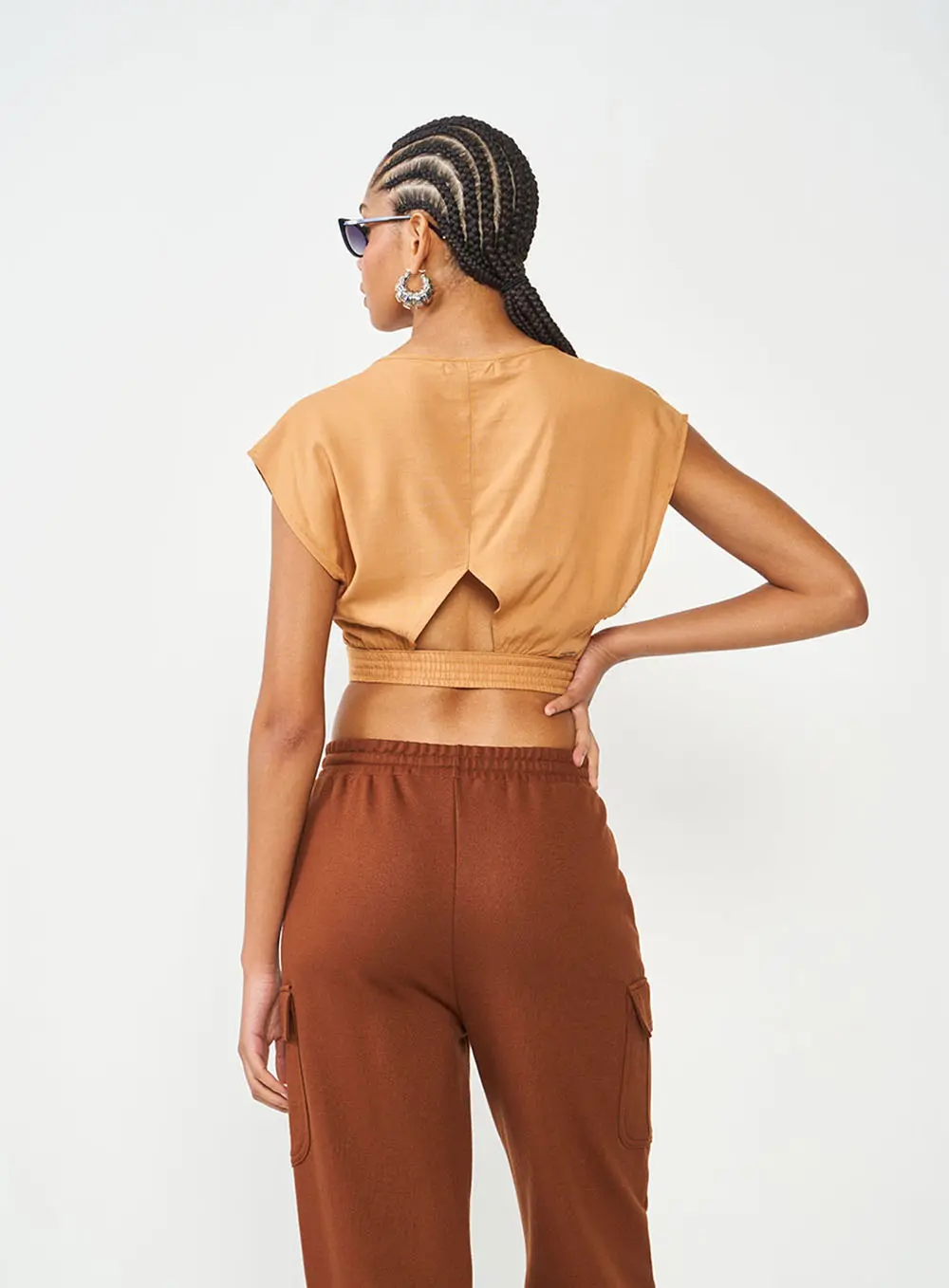 Blusa Cropped Marrom Com Elástico Marrom Delle