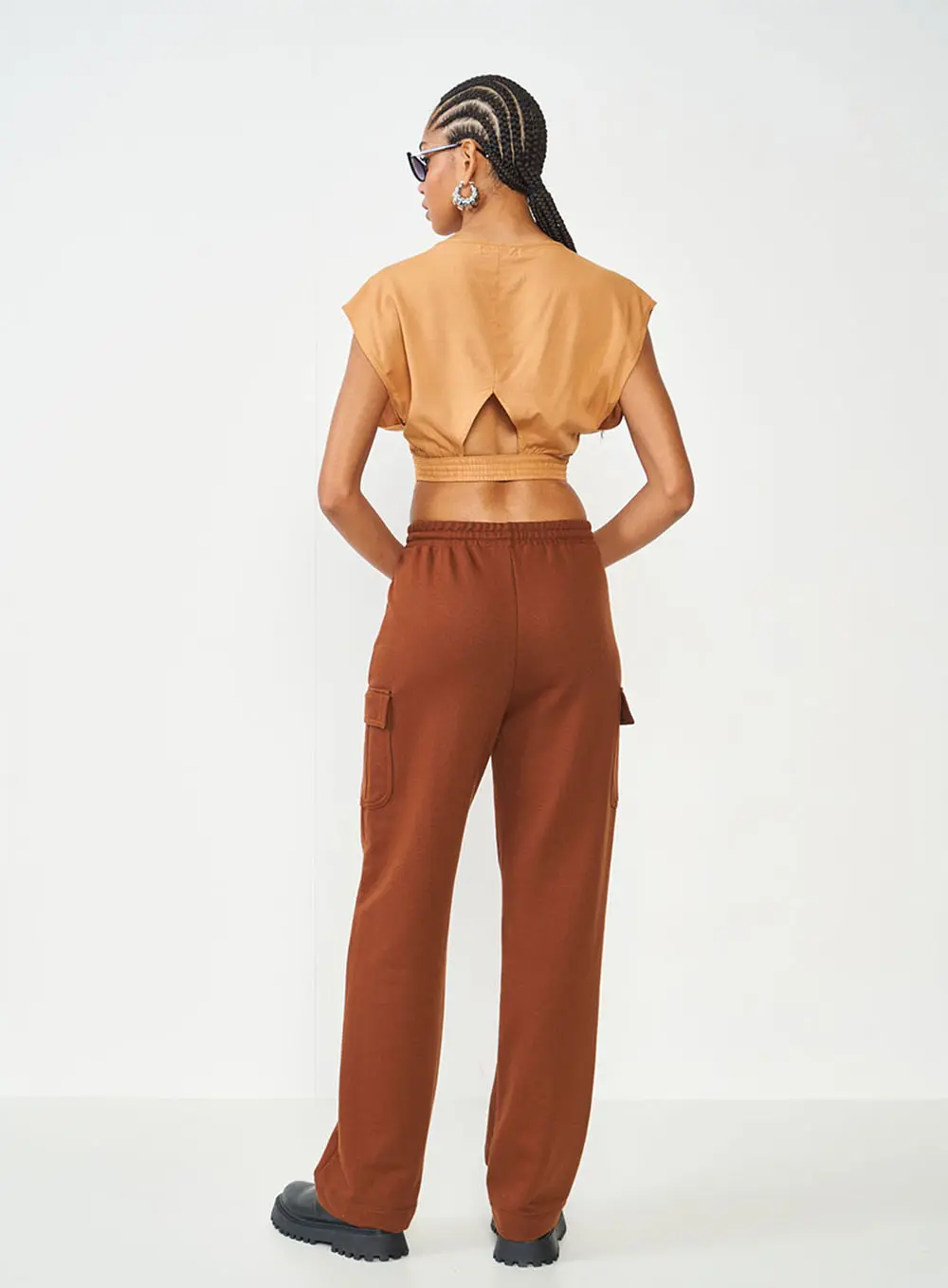 Blusa Cropped Marrom Com Elástico Marrom Delle