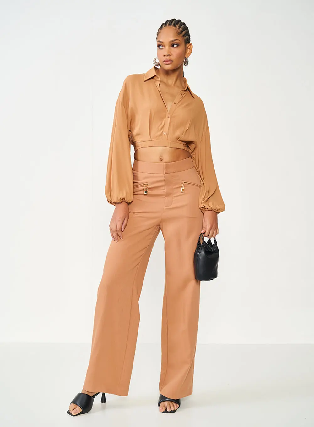 Camisa Cropped Comfort Marrom Delle