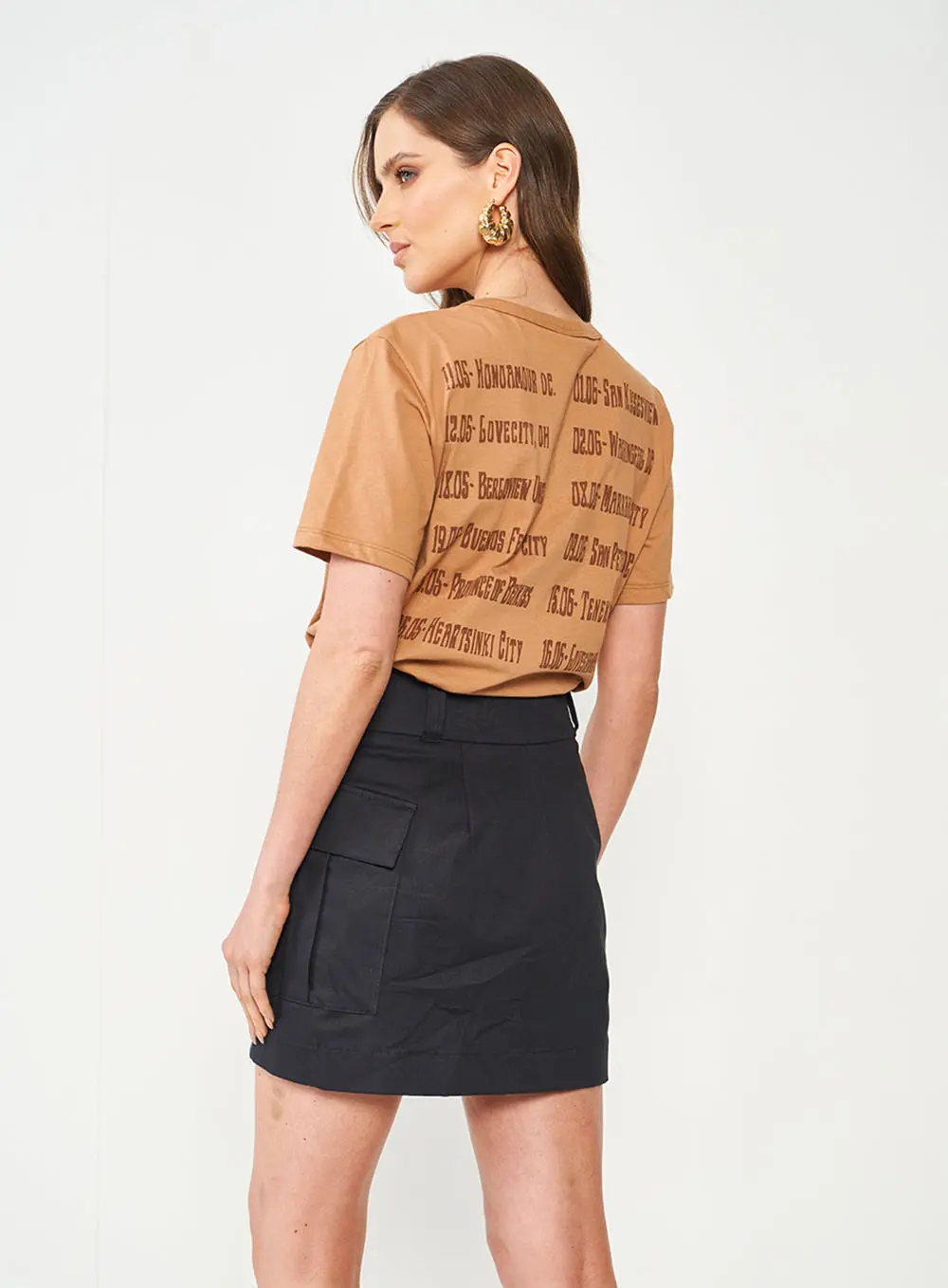 Camiseta Básica Estampada Marrom Delle