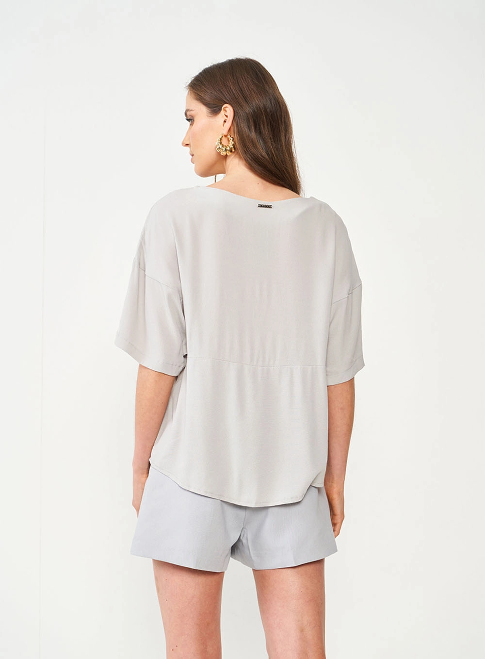 Blusa Loose Ombros Deslocados Cinza