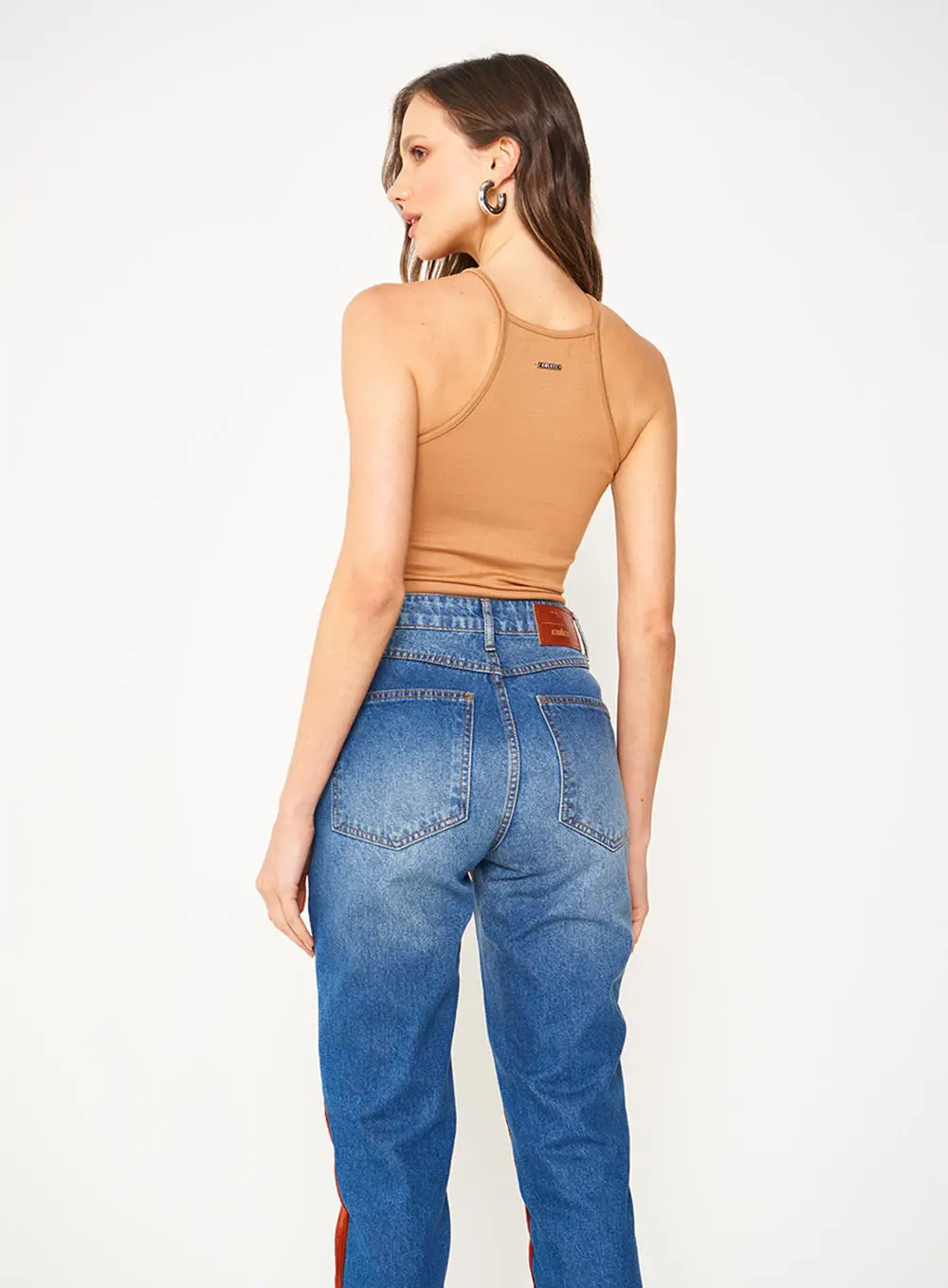 Blusa Slim Marrom Com Alcinhas Marrom Delle