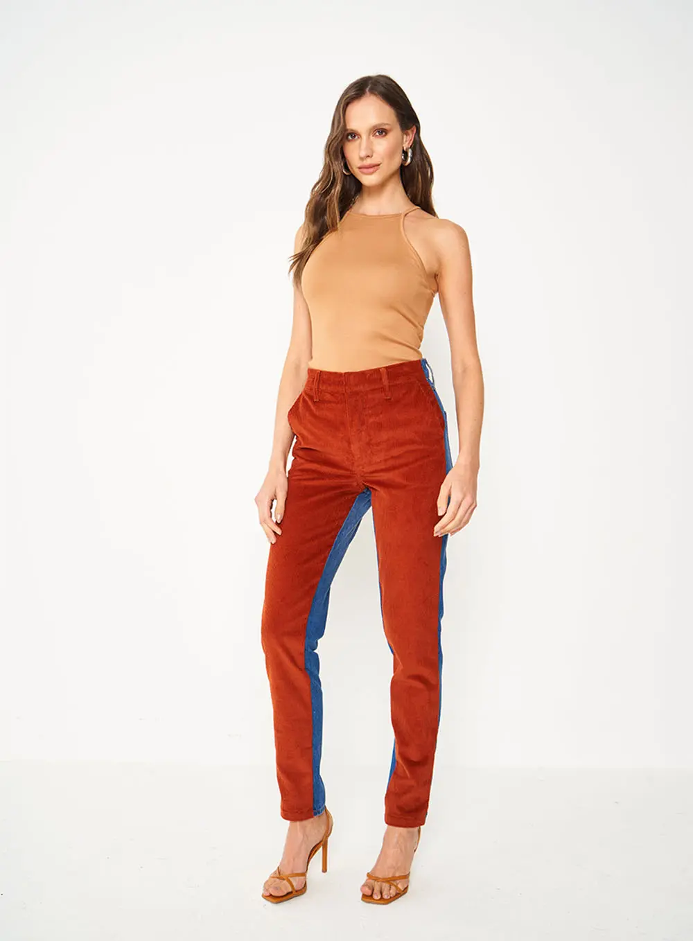 Blusa Slim Marrom Com Alcinhas Marrom Delle