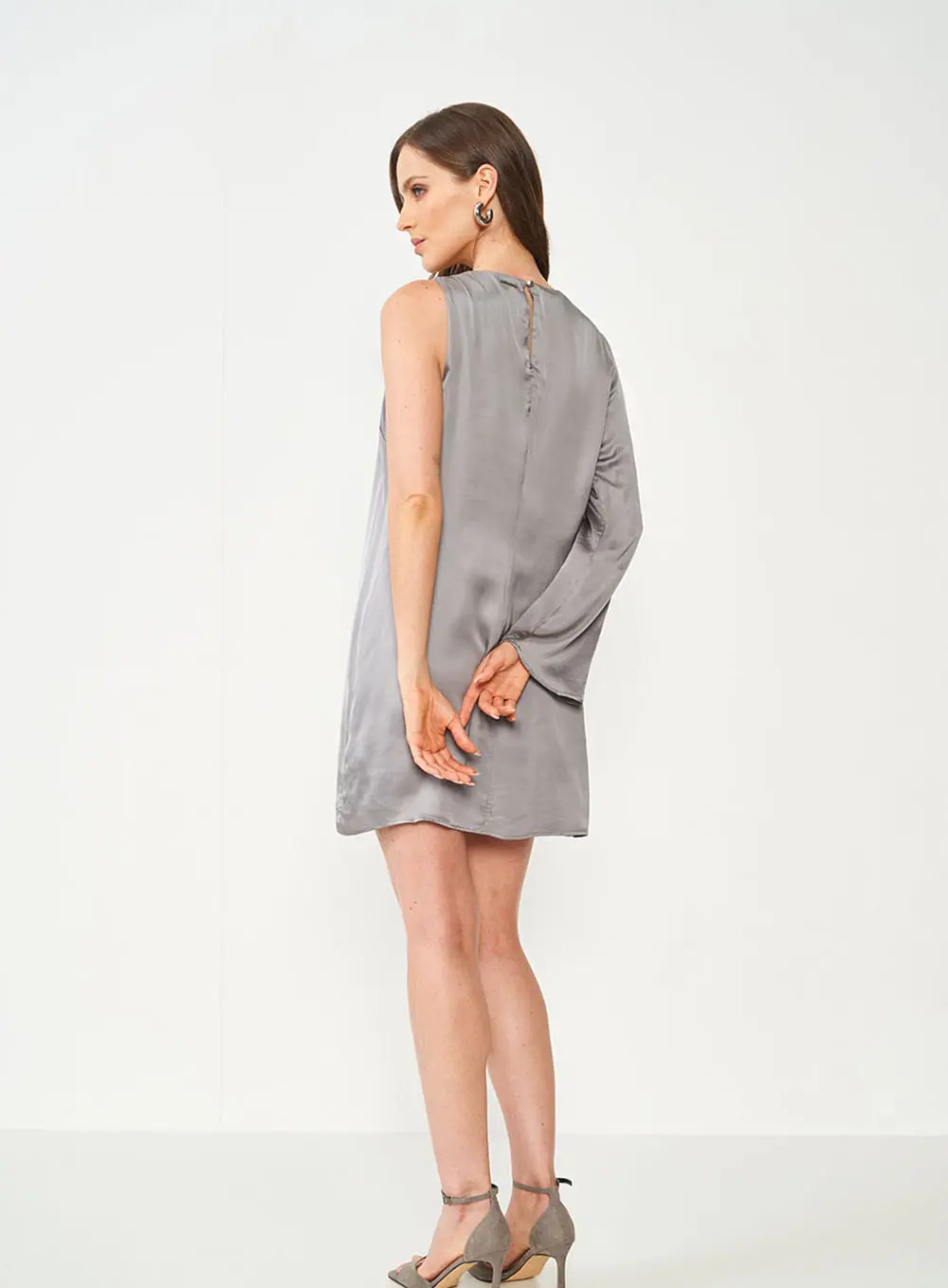 Vestido Assimétrico Com Detalhe Cinza