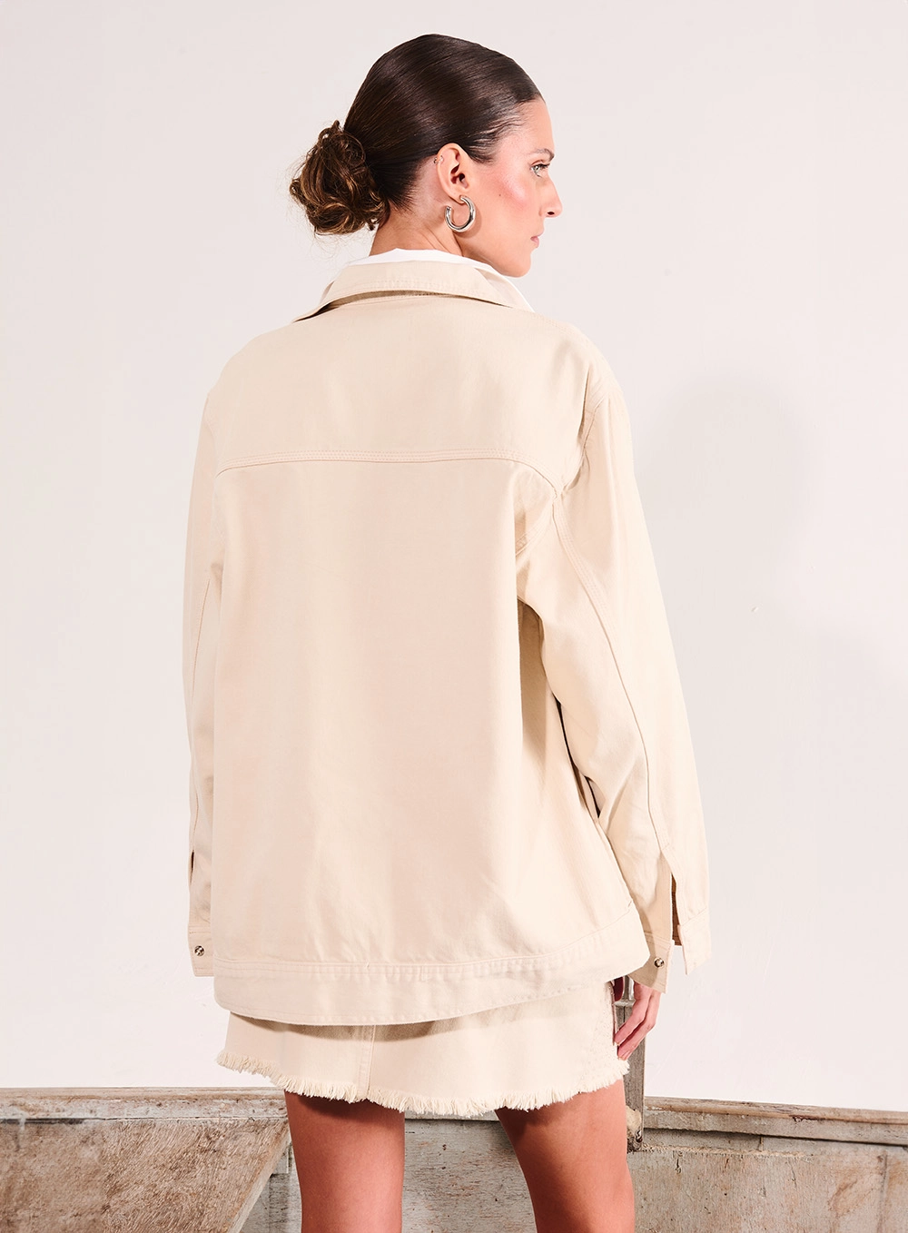 ˆ ˆ Jaqueta Oversized Sarja Com Aplicações Jaqueta Oversized Sarja Com