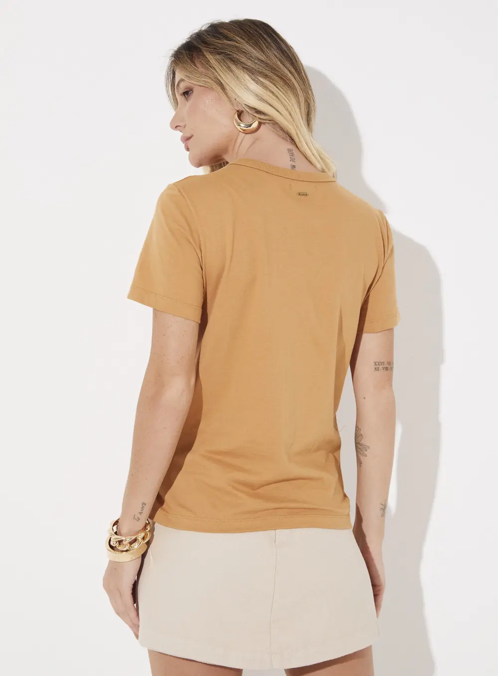 Camiseta Essential Com Aplicação Bege 2
