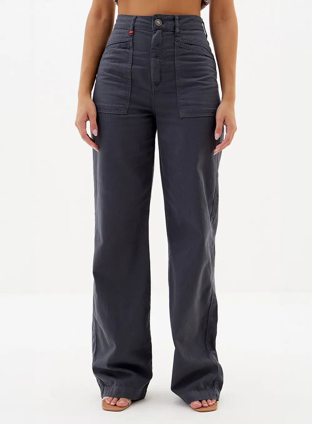Calça Sarja Pantalona Loren Com Bolsos Sobrepostos CINZA 1