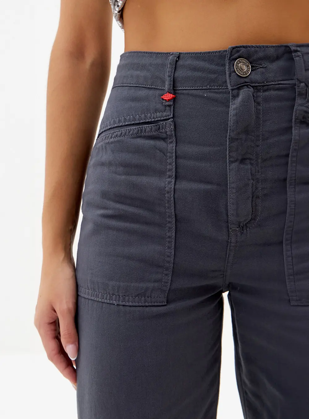 Calça Sarja Pantalona Loren Com Bolsos Sobrepostos CINZA 3