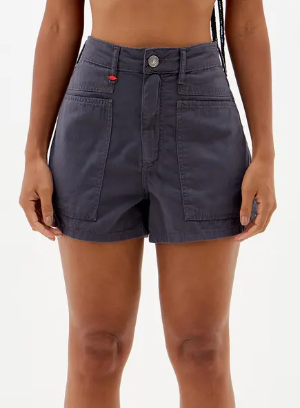 Short Sarja Karen Com Bolso Sobreposto