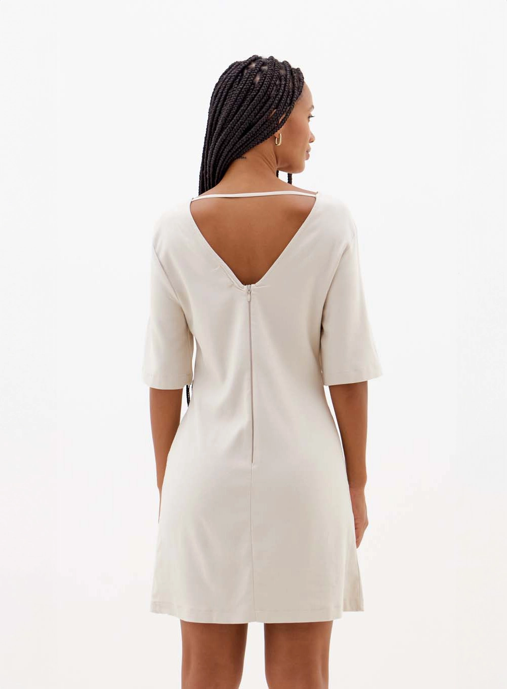 Vestido Slim Decote Nas Costas Bege 2