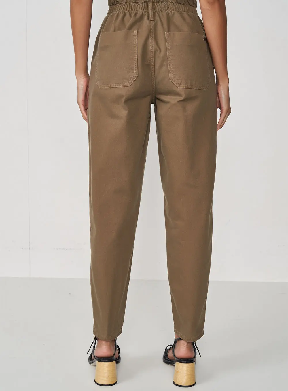 Calça Clochard Sarja Nashi Misk Bege Misk