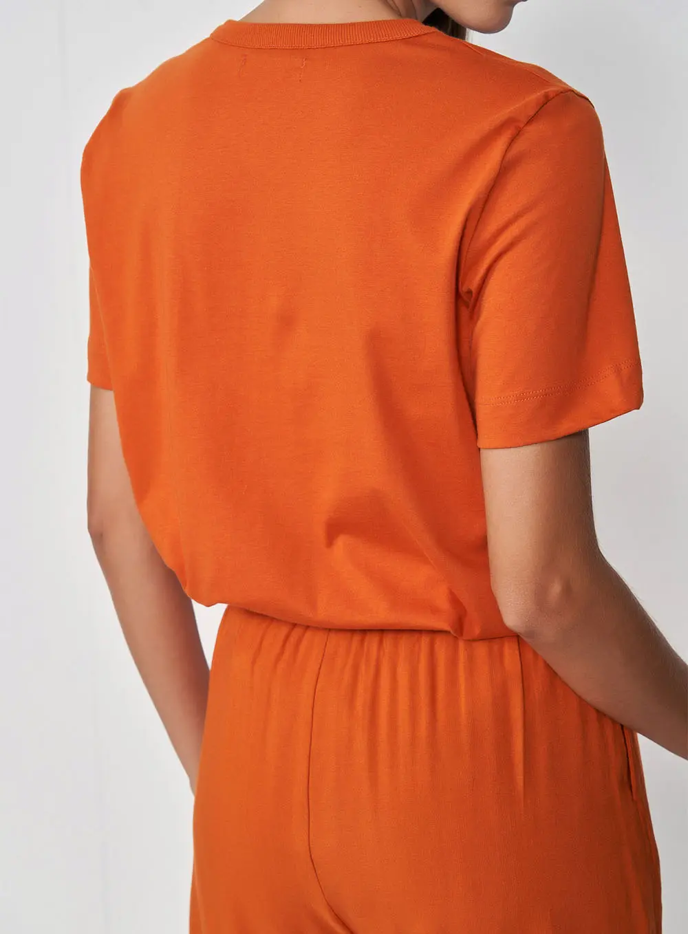 Camiseta Comfy Get Outside Flowers Laranja