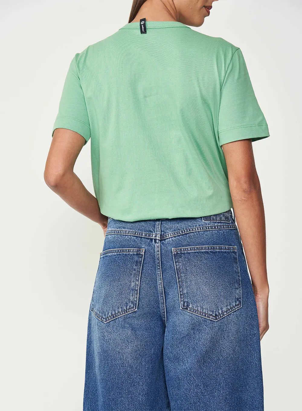 Camiseta Comfy Logomania Gola Com Ribana Verde Veggir