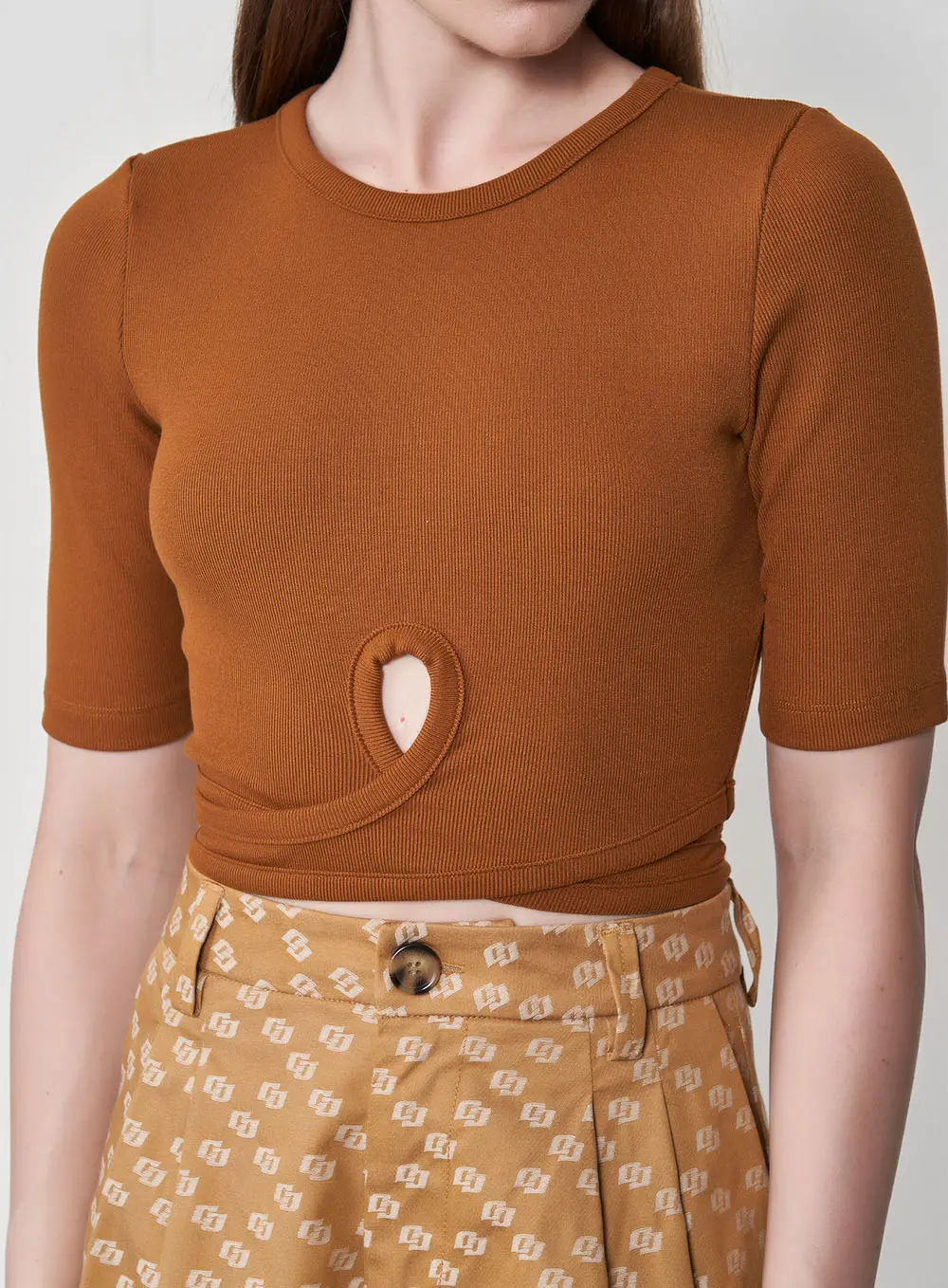 Blusa Cropped Cut Out Com Transpasse Sensuale Marrom