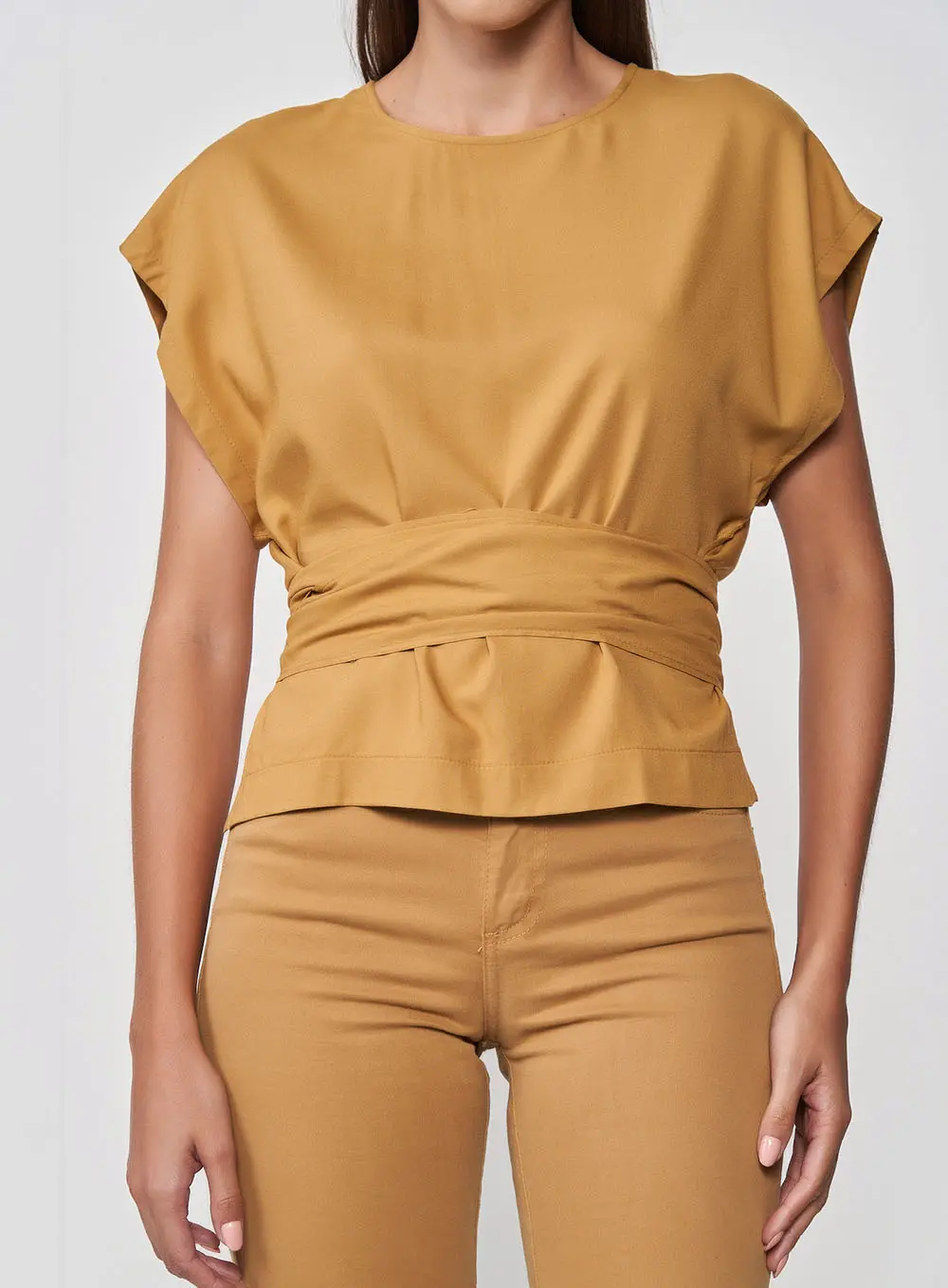 Blusa Comfy Joana Cut Out Com Amarração Marrom Ebbela
