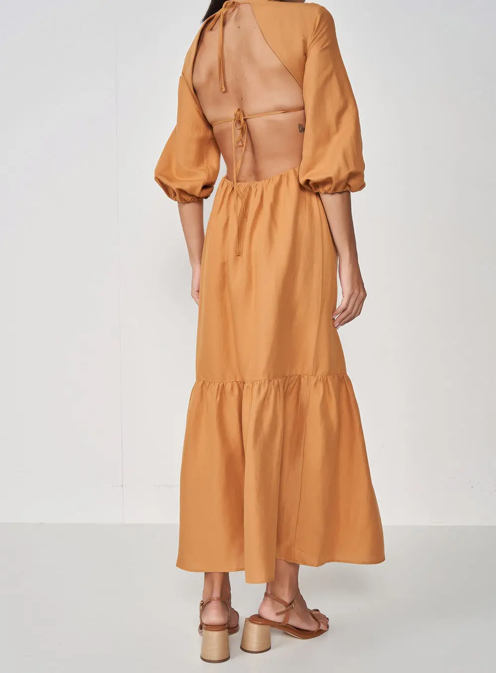 Vestido Linho Comfort Com Abertura Nas Costas Bege