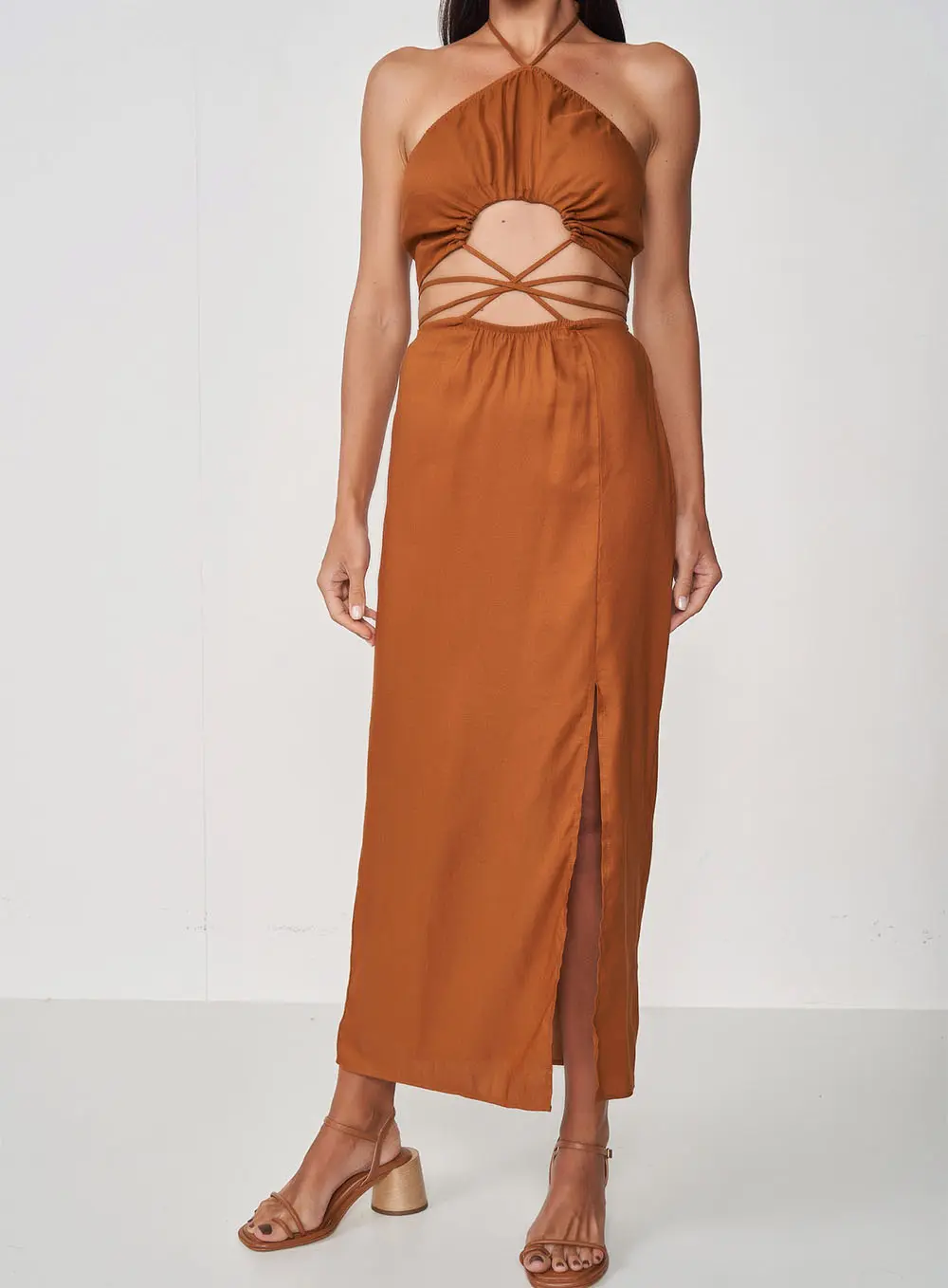Vestido Midi Slim Cut Out Com Linho Maiara Drome Marrom