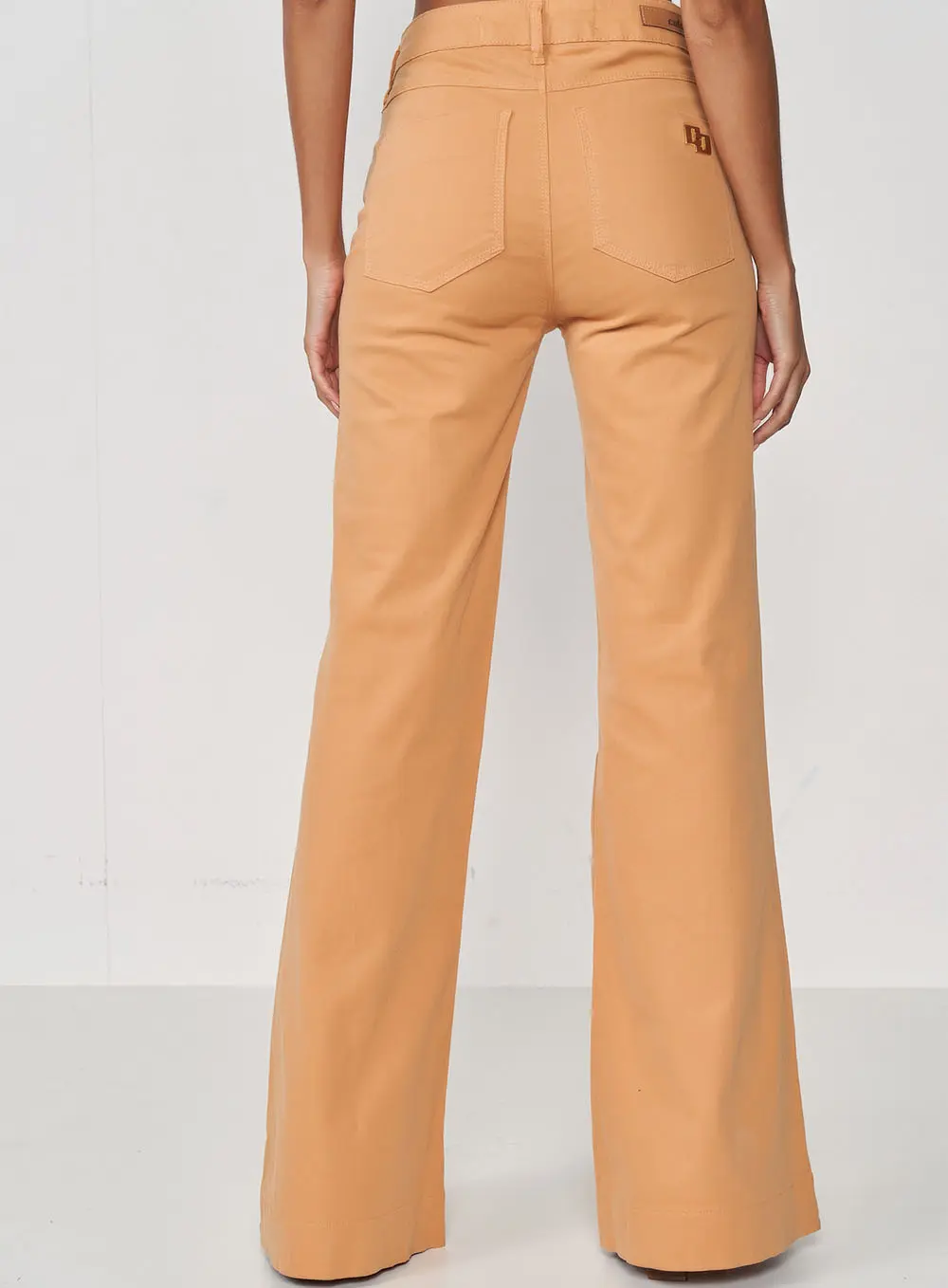 Calça Flare Bruna Sarja Comaneci Bege