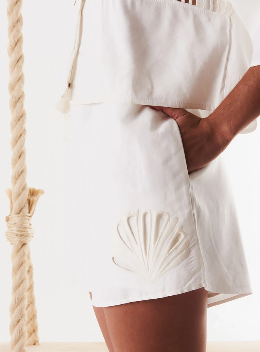 Short Comfy Com Linho E Bordado Off Shell 3