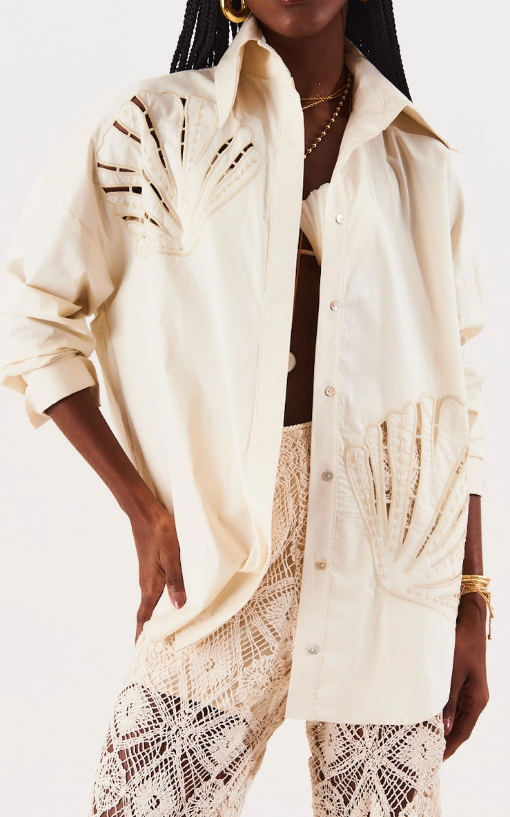 Camisa Oversized Com Bordado Bege 3