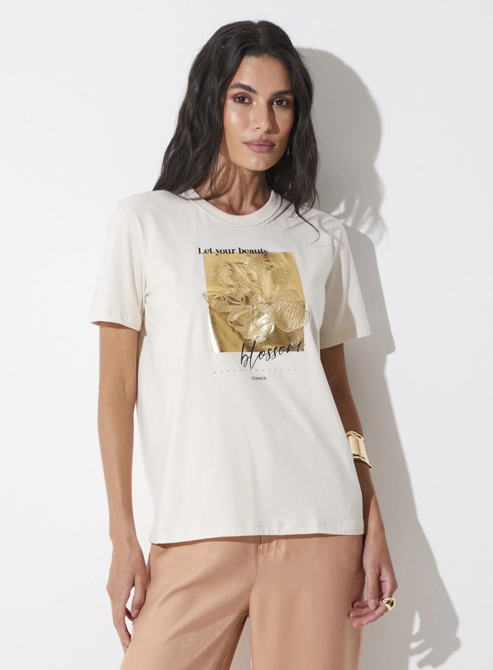 Camiseta Estampada E Bordada Bege 1