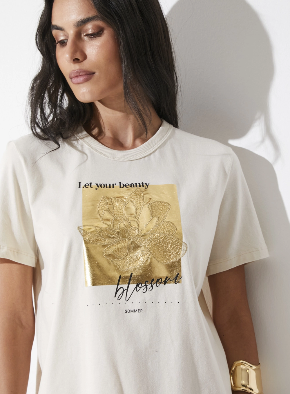 Camiseta Estampada E Bordada Bege 3