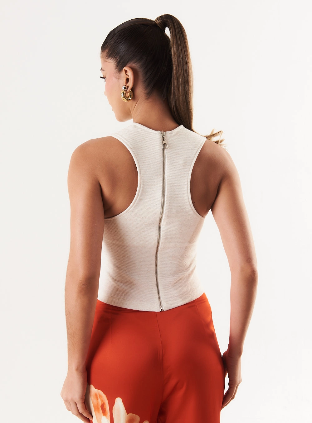 Blusa Slim Decote V Com Zíper E Linho Bege 4