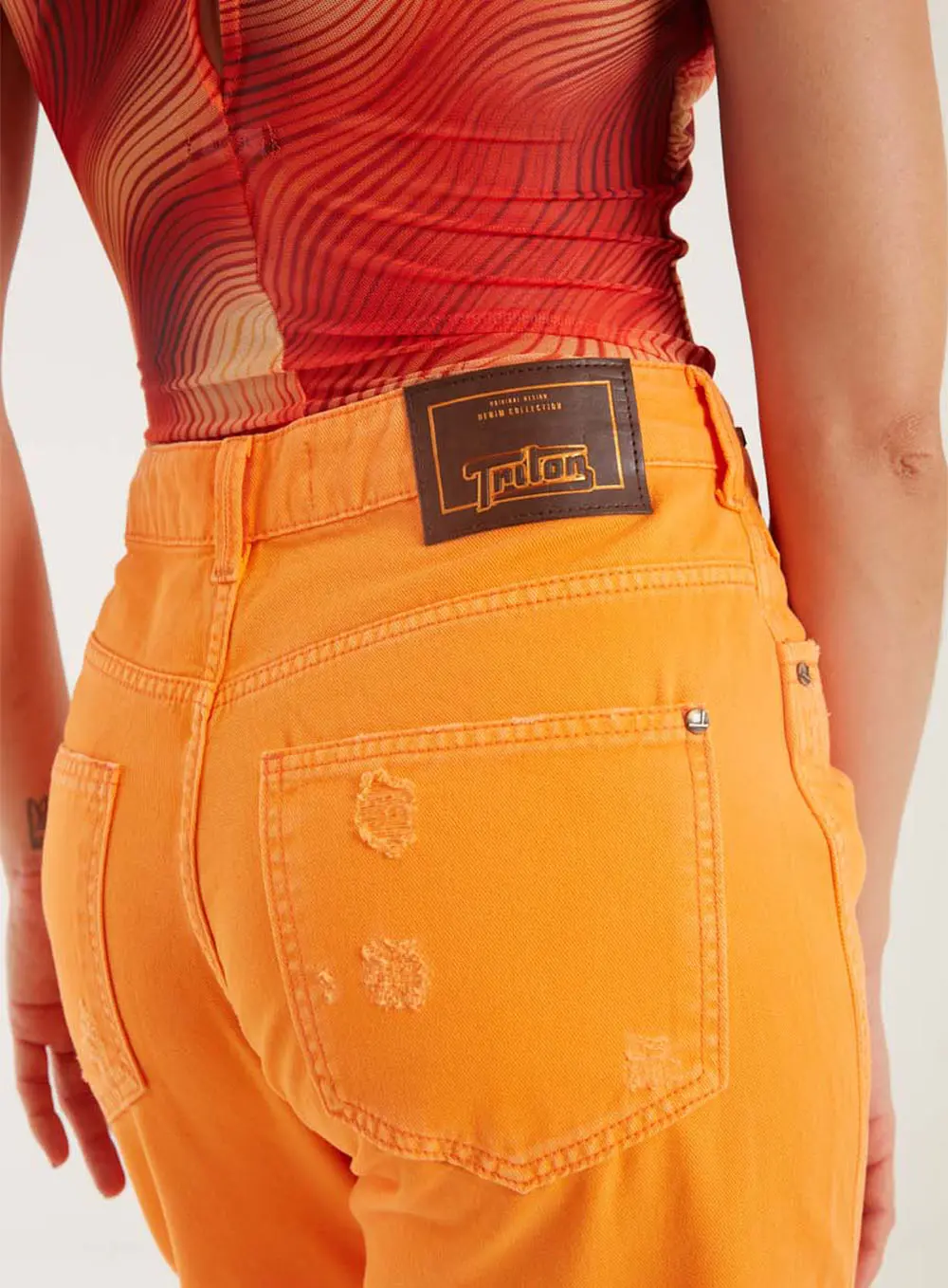 Calça Carol Capri Sarja Com Fenda Laranja 3
