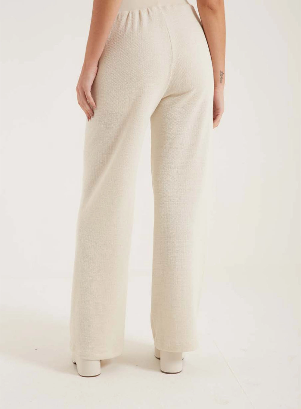 Calça Reta Clean Bege 2