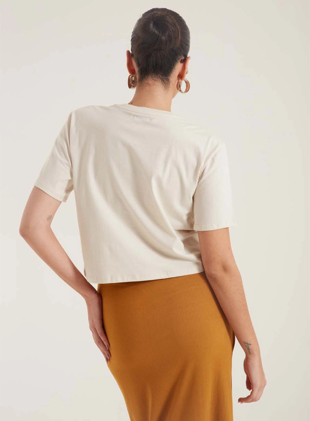 Camiseta Estampada Com Aplicação Bege 2