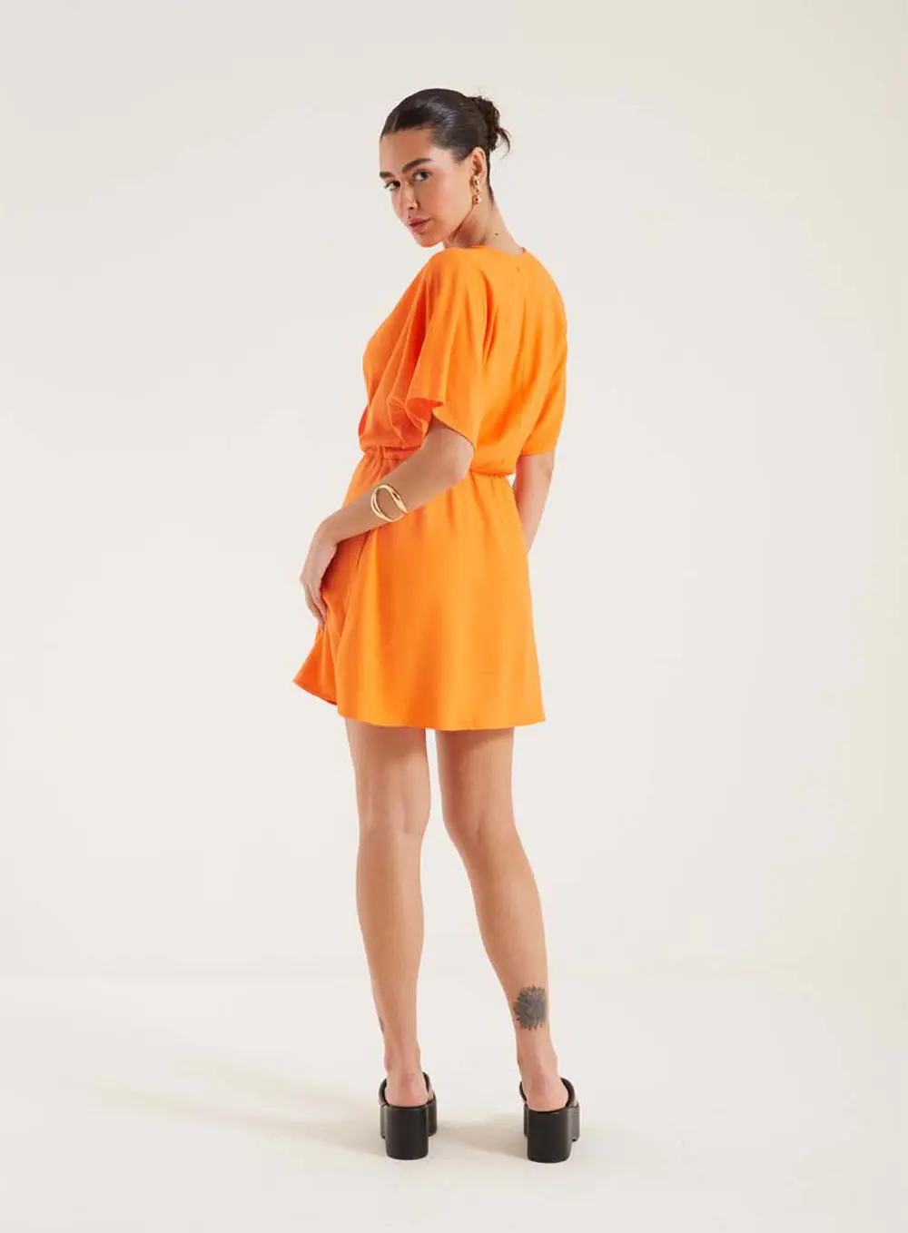 Vestido Manga Morcego Decote Transpassado Laranja 4