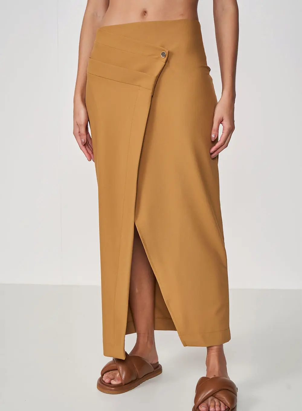 Saia Midi Com Detalhe Em Sobreposição Marrom Ebbela