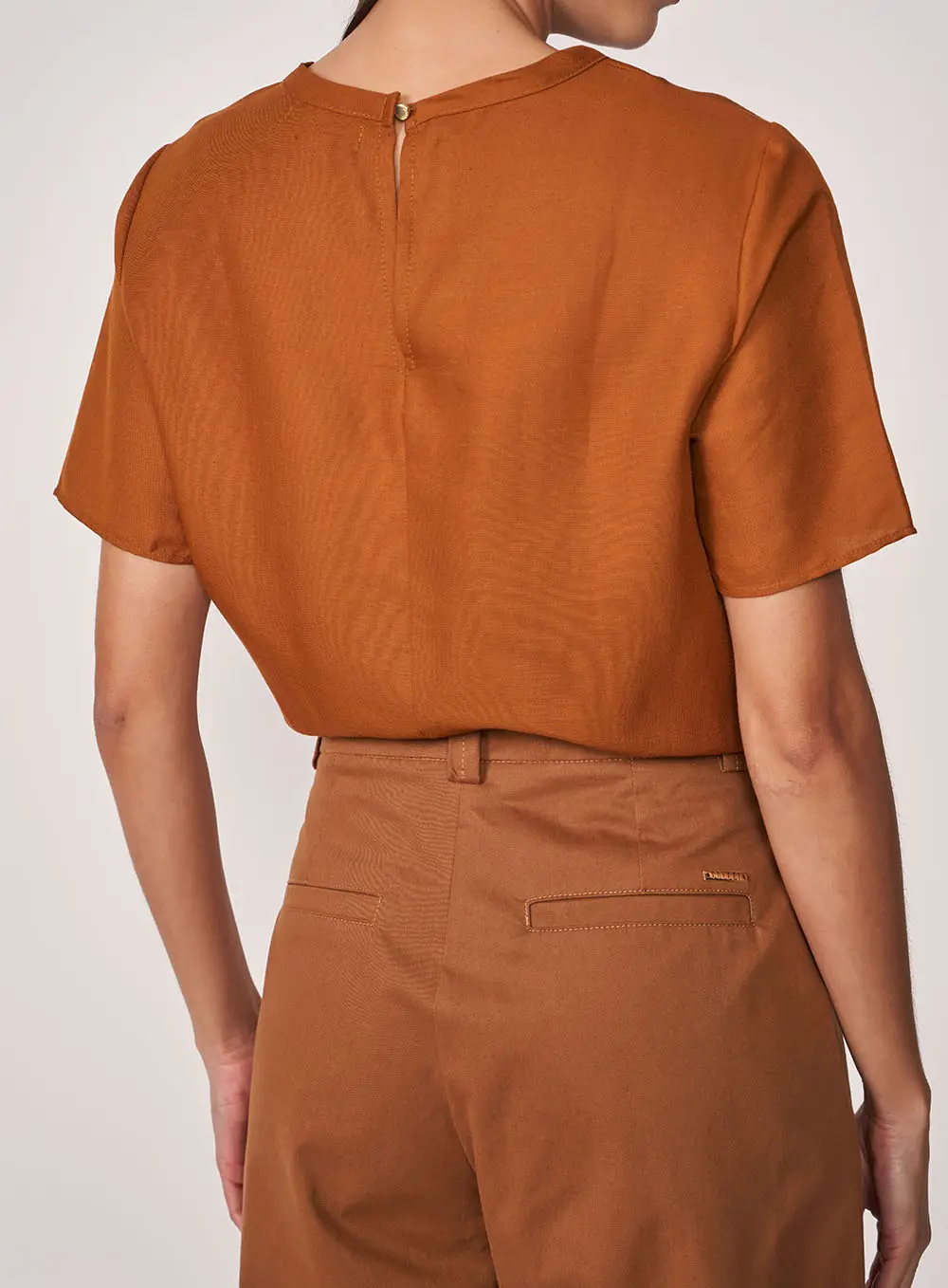 Camiseta Boy Basics Com Linho Maiara Marrom