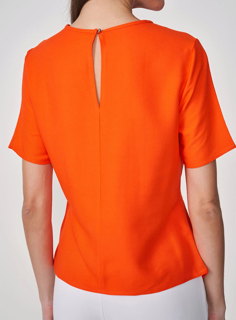 Blusa Com Nó Frontal E Barra Assimétrica Laranja