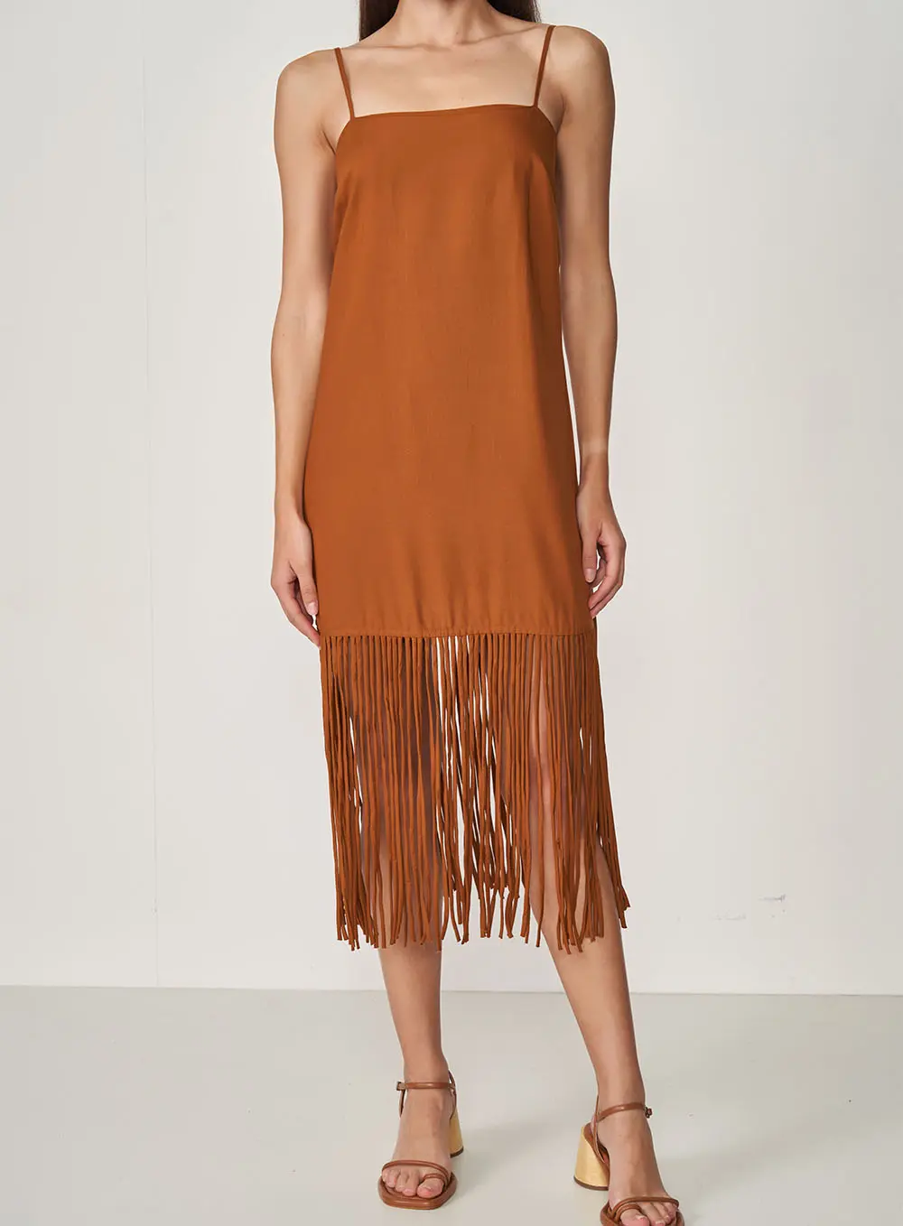 Vestido Reto Com Franjas Marrom