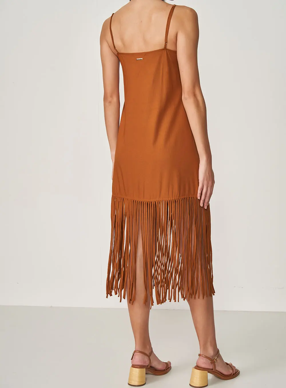 Vestido Reto Com Franjas Marrom