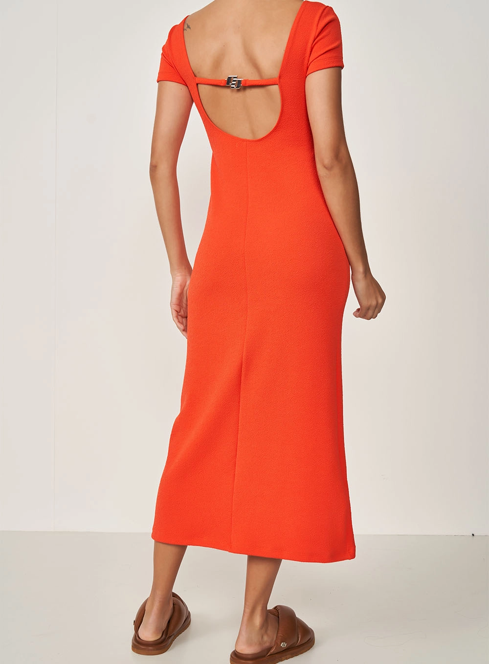 Vestido Midi Com Decote Nas Costa Laranja