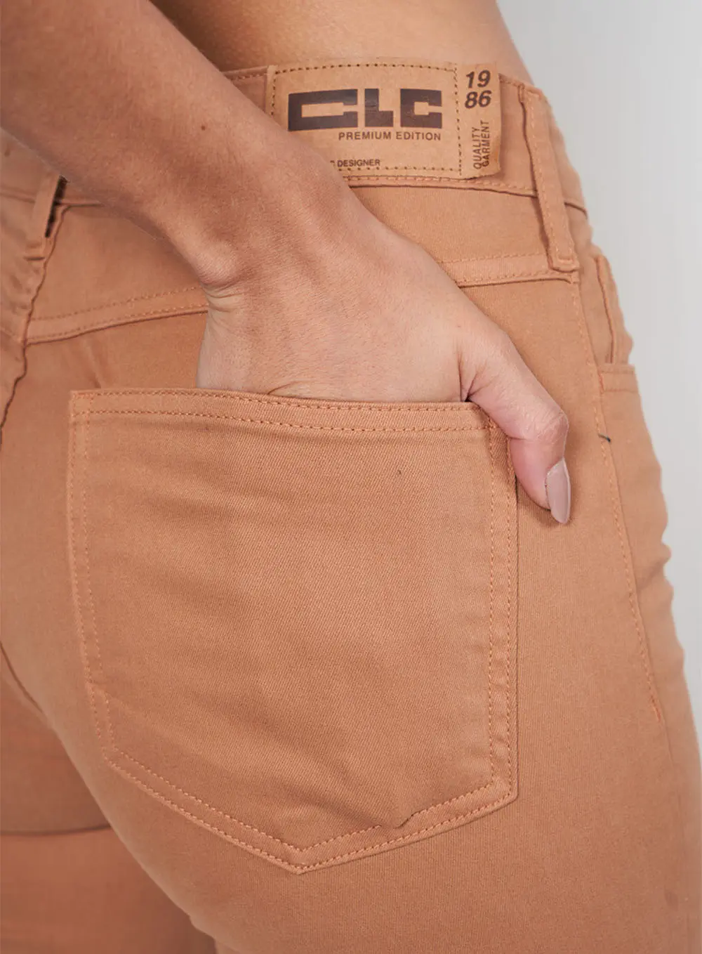 Calça Sarja Reta Média Marrom Delle 3